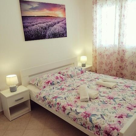 Apartment Vesna Vir Ngoại thất bức ảnh