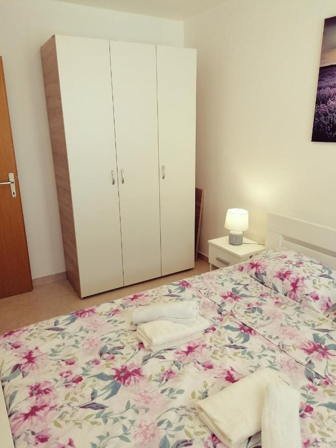 Apartment Vesna Vir Ngoại thất bức ảnh