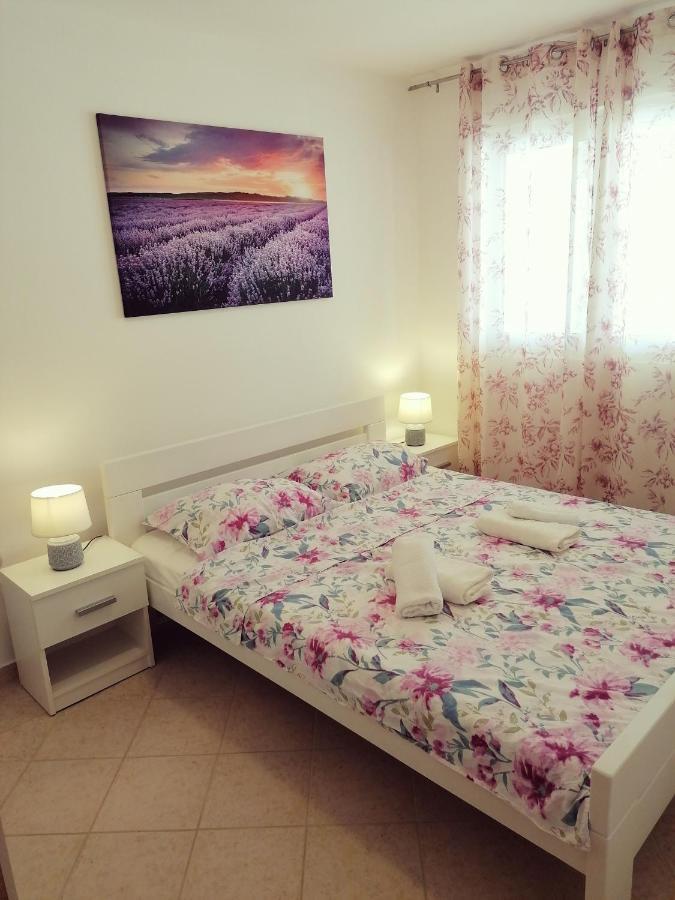 Apartment Vesna Vir Ngoại thất bức ảnh